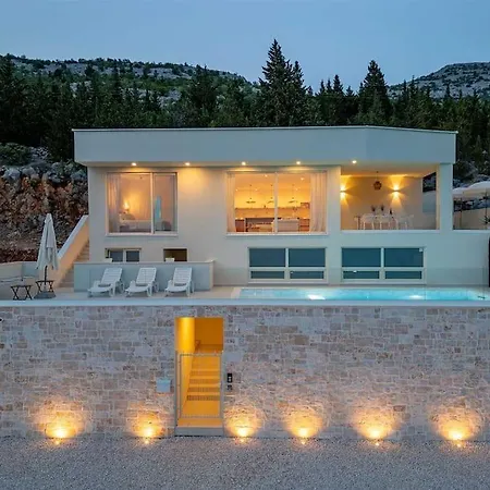 Mara Ondo Starigrad Paklenica